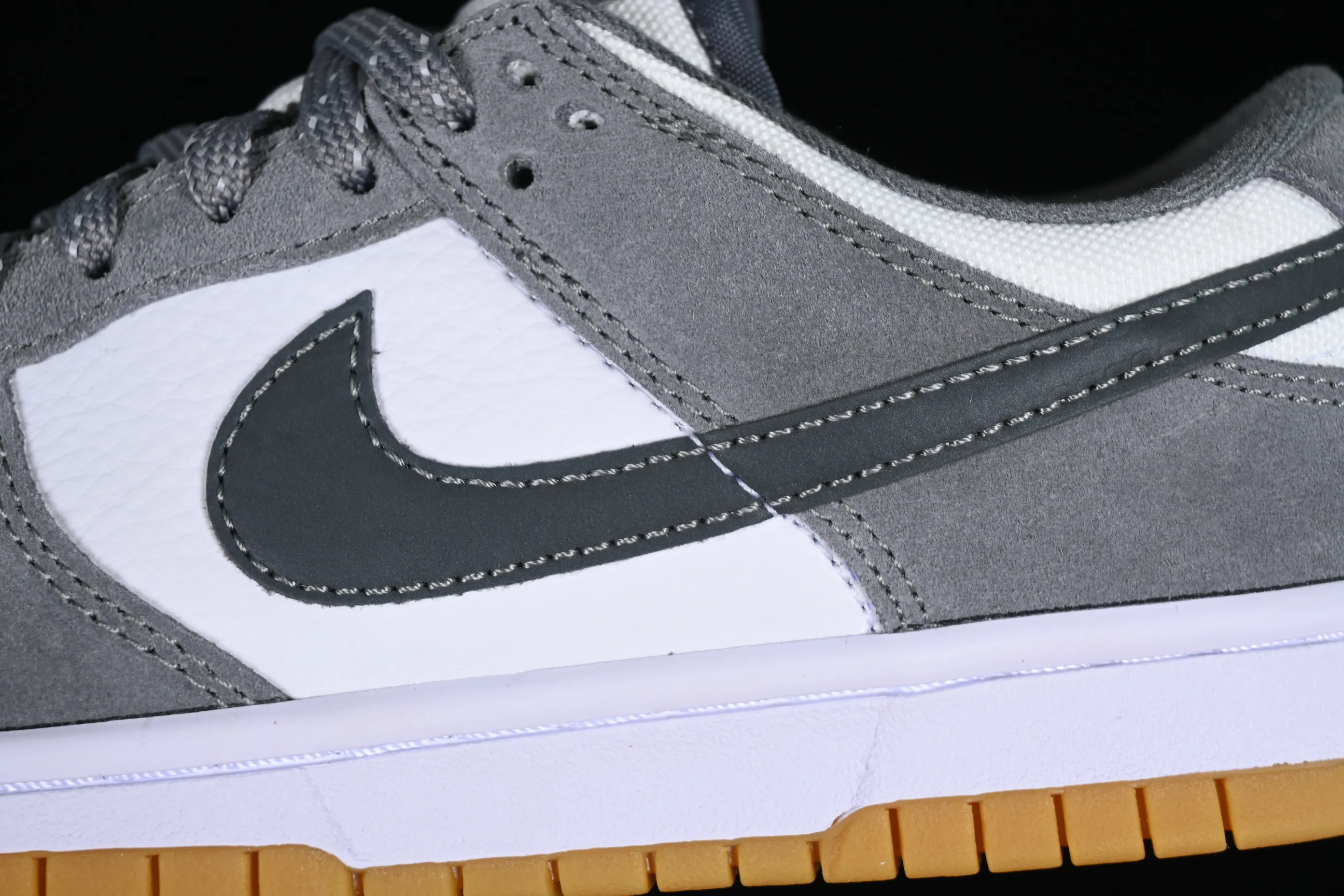 All Categories Nk SB Dunk Series Nk SB Dunk Low Low-top sneakers Cost-effective version Nk Dunk Low "Grey Gum" Dark gray suede SB low-top casual sports skateboard shoes FV0389-100